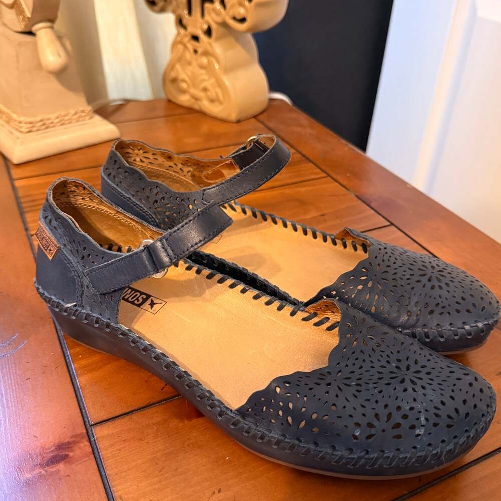 Pikolinos Puerto Vallarta Women’s Leather Mary Jane Closed Toe Flat